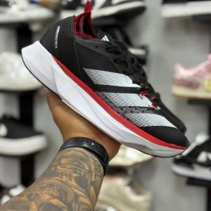 Tênis Adizero preto e branco