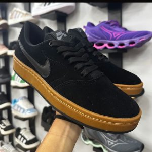 Tênis Nk Preto e Caramelo